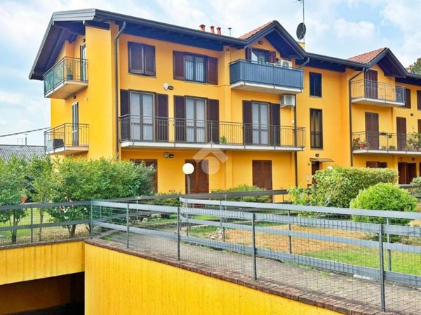 appartamento in vendita a Sesto Calende in zona Oca