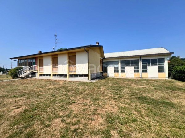 casa indipendente in vendita a Sesto Calende in zona Oneda