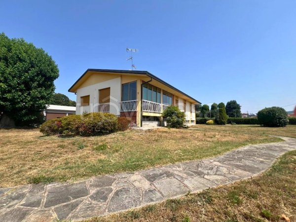appartamento in vendita a Sesto Calende in zona Oneda