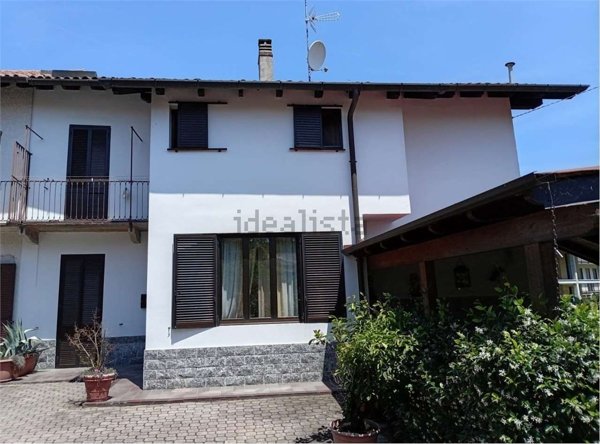 casa semindipendente in vendita a Sesto Calende