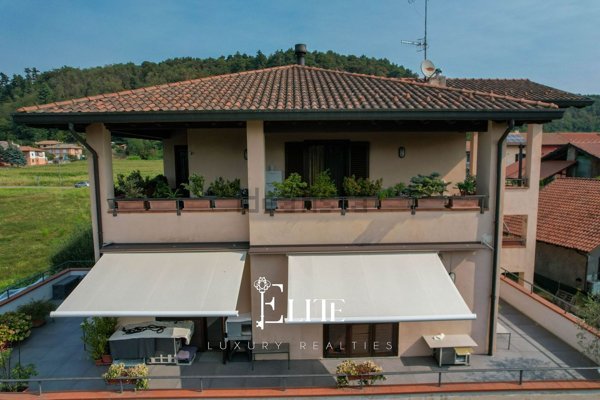 appartamento in vendita a Sesto Calende in zona Oca