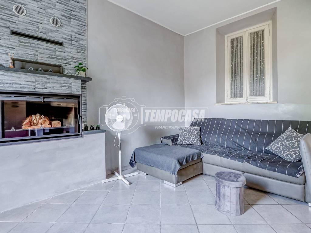 casa indipendente in vendita a Sesto Calende in zona Sant'Anna