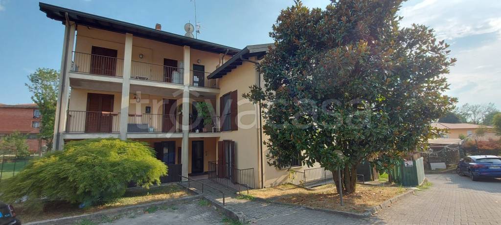 appartamento in vendita a Sesto Calende in zona San Giorgio