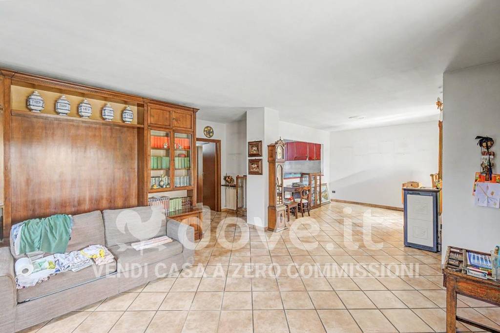 casa indipendente in vendita a Sesto Calende in zona Lisanza