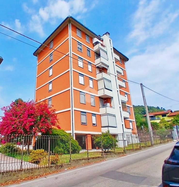 appartamento in vendita a Sesto Calende in zona San Giorgio