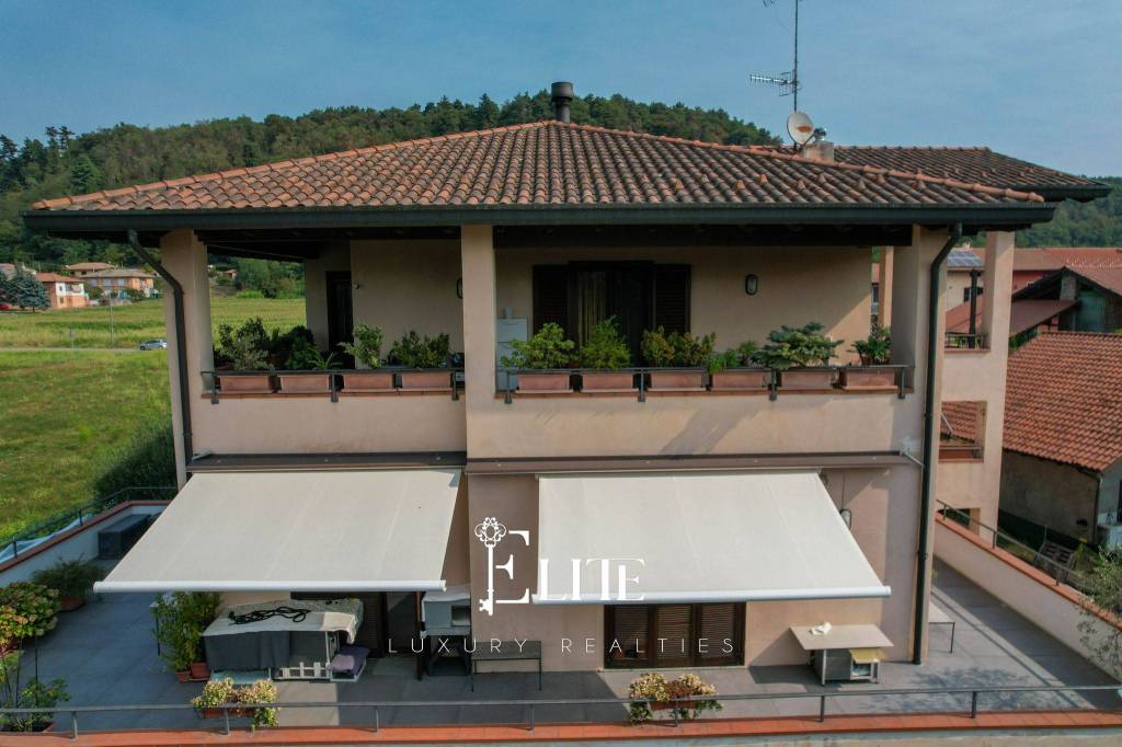 appartamento in vendita a Sesto Calende in zona Oca