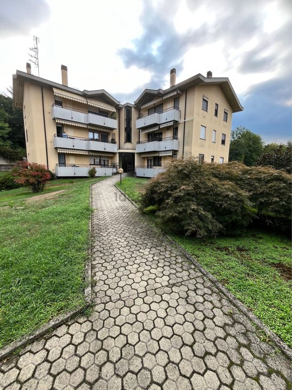appartamento in vendita a Sesto Calende in zona Oneda