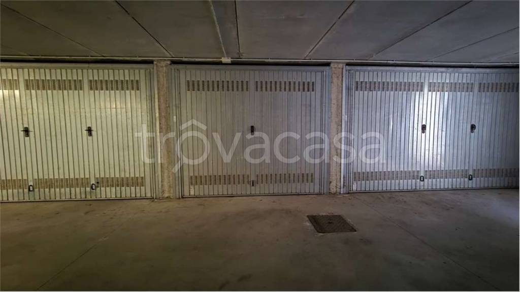 box auto in vendita a Sesto Calende in zona Oneda
