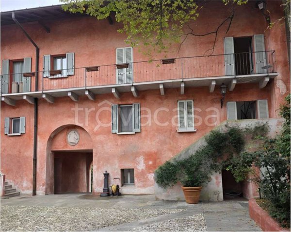 appartamento in vendita a Sesto Calende in zona Lentate