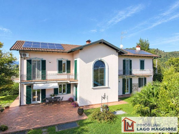 casa indipendente in vendita a Sesto Calende in zona Sant'Anna