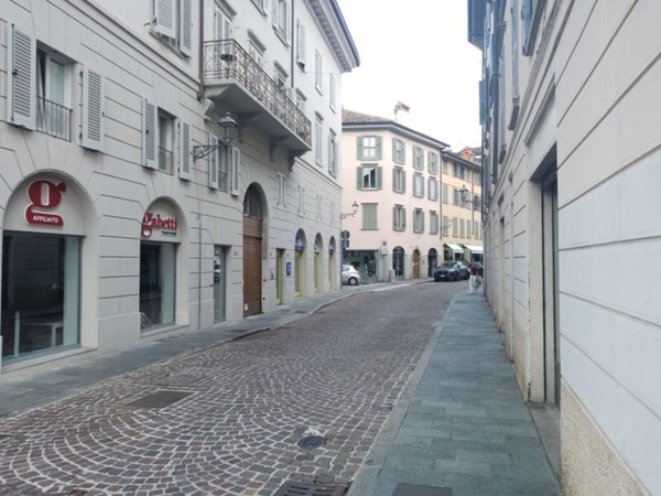 appartamento in vendita a Sesto Calende in zona Sant'Anna