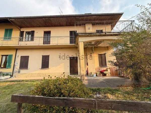 appartamento in vendita a Sesto Calende in zona Lentate