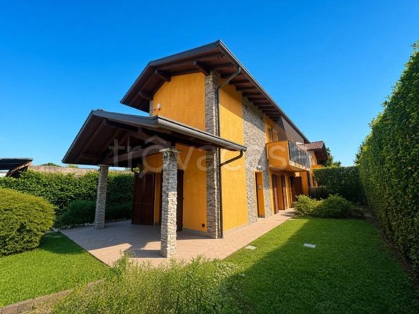 casa indipendente in vendita a Sesto Calende