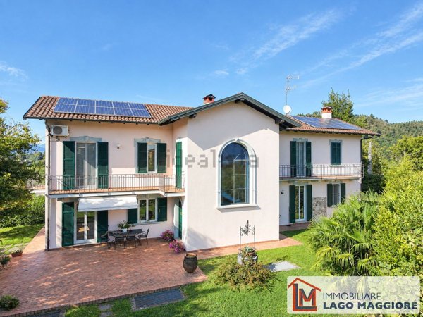 casa indipendente in vendita a Sesto Calende in zona Sant'Anna