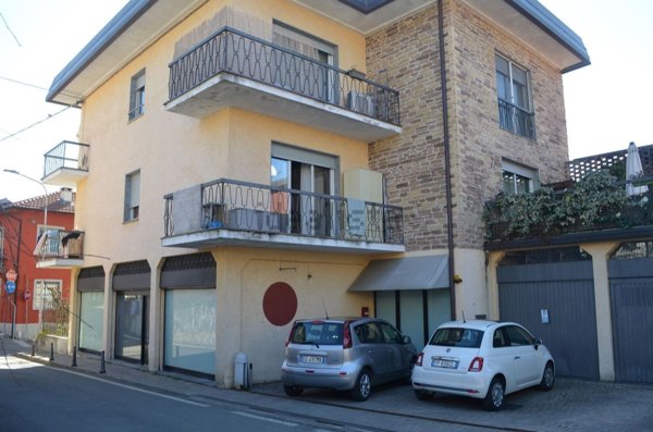 appartamento in vendita a Sesto Calende in zona Lisanza