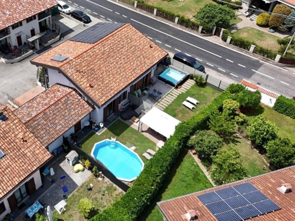 casa indipendente in vendita a Sesto Calende in zona Oriano