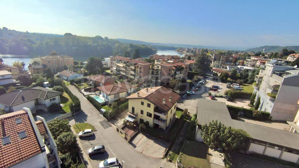 appartamento in vendita a Sesto Calende
