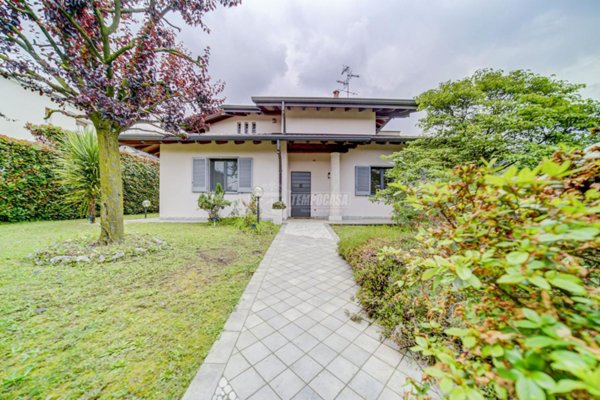 casa indipendente in vendita a Solbiate Arno