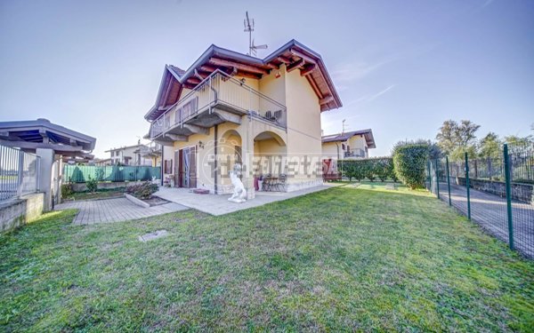 casa indipendente in vendita a Solbiate Arno