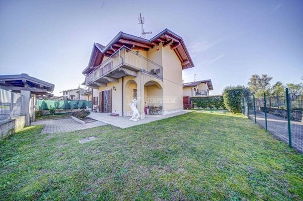 casa indipendente in vendita a Solbiate Arno