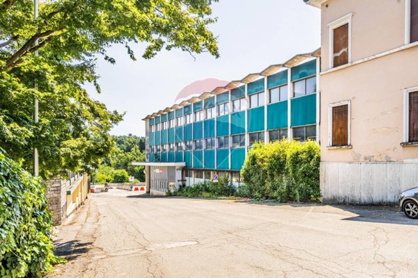 capannone in vendita a Solbiate Arno