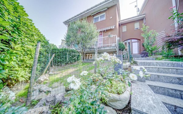 casa indipendente in vendita a Solbiate Arno