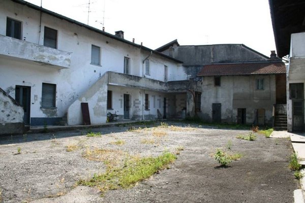 locale di sgombero in vendita a Solbiate Arno
