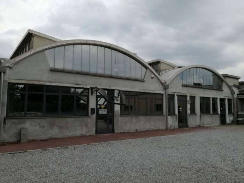 locale commerciale in vendita a Solbiate Arno