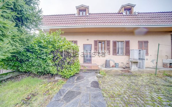 casa indipendente in vendita a Solbiate Arno