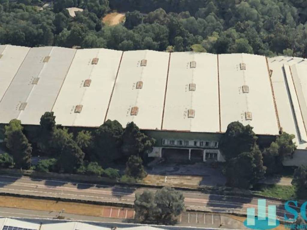 locale commerciale in vendita a Solbiate Arno