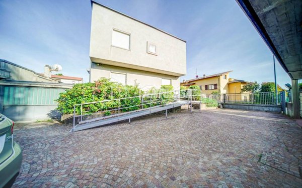 casa indipendente in vendita a Solbiate Arno