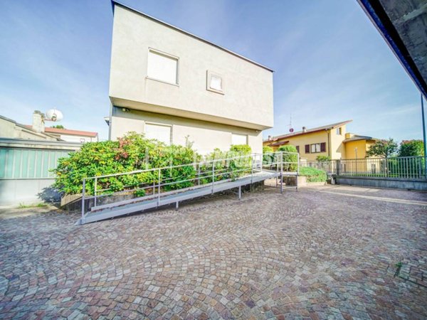 casa indipendente in vendita a Solbiate Arno