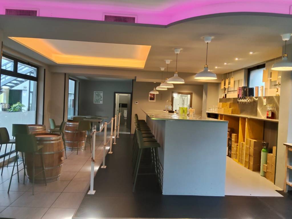 negozio in vendita a Solbiate Arno