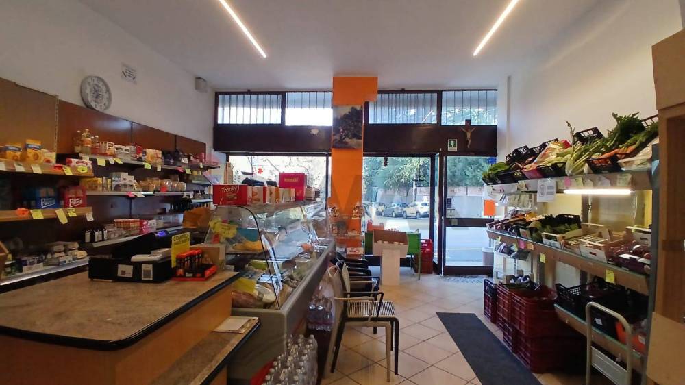 negozio in vendita a Solbiate Arno