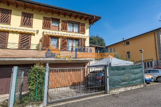 casa indipendente in vendita a Solbiate Arno