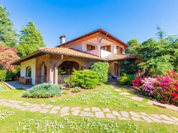 casa indipendente in vendita a Solbiate Arno