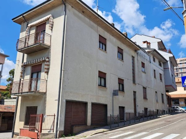 negozio in vendita a Solbiate Arno