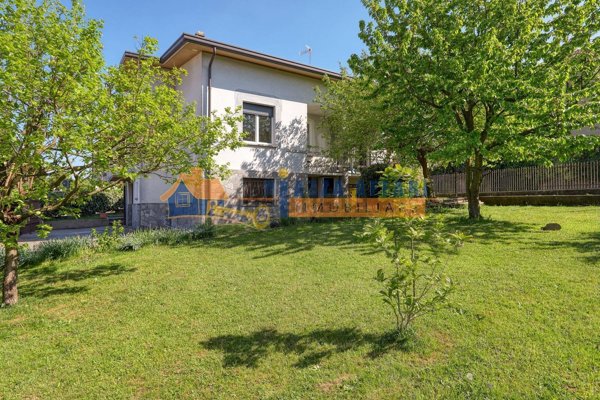 casa indipendente in vendita a Solbiate Arno