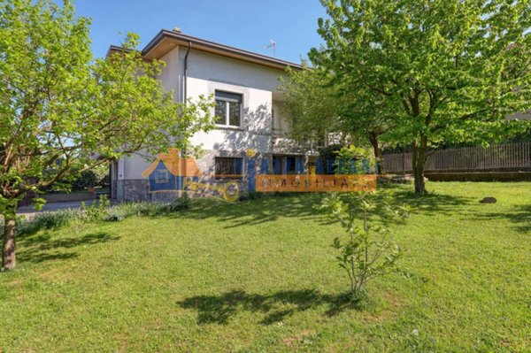 casa indipendente in vendita a Solbiate Arno