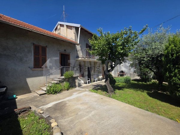 casa semindipendente in vendita a Solbiate Arno