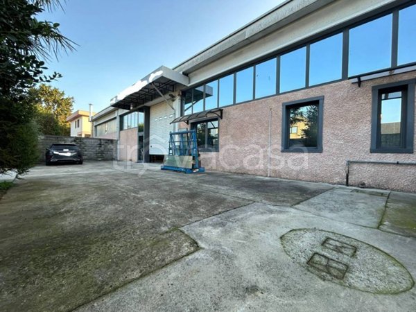 locale commerciale in vendita a Solbiate Olona