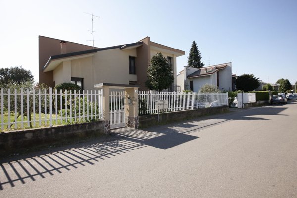 casa indipendente in vendita a Solbiate Olona