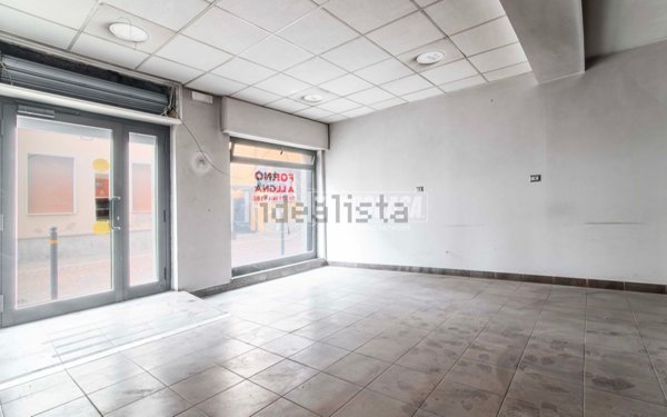 locale commerciale in vendita a Solbiate Olona
