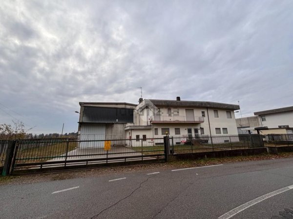 locale commerciale in vendita a Solbiate Olona