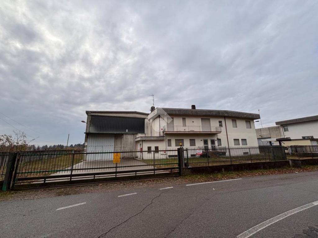 locale commerciale in vendita a Solbiate Olona