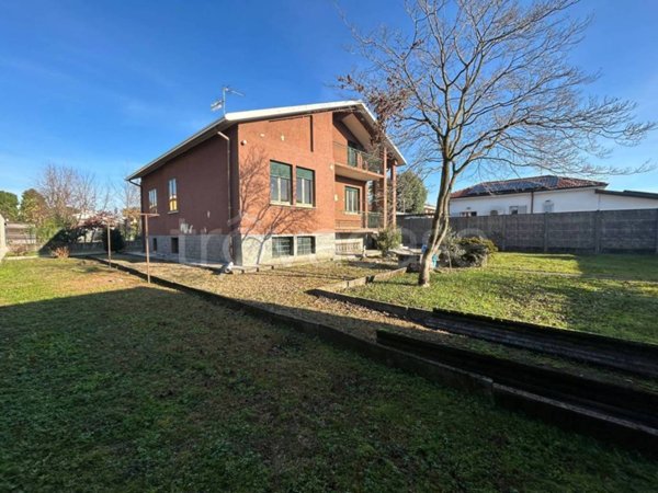 casa indipendente in vendita a Solbiate Olona