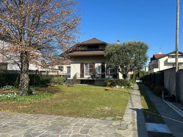 casa indipendente in vendita a Solbiate Olona