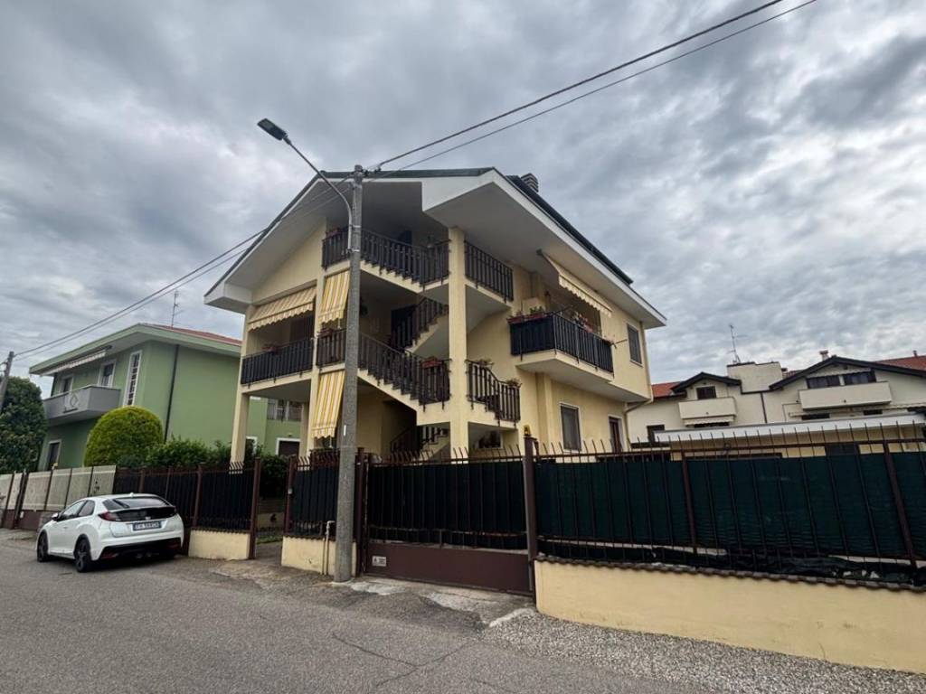 casa indipendente in vendita a Solbiate Olona