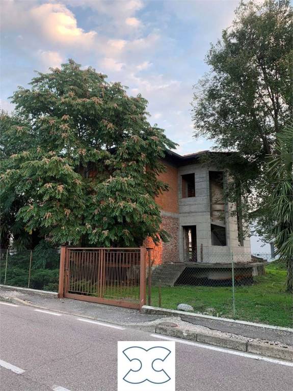 casa indipendente in vendita a Solbiate Olona
