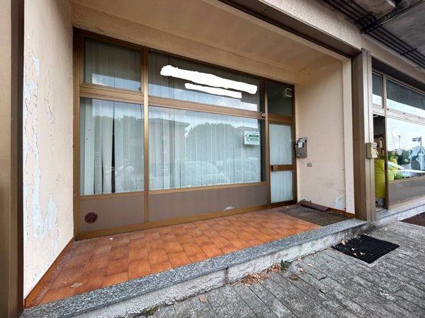 locale commerciale in vendita a Solbiate Olona